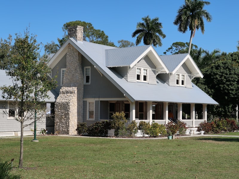 Foto do imóvel: Casa geminada com 2 quartos e garagem coberta